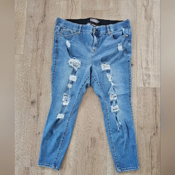 🌺 TORRID BOMBSHELL SKINNY DENIM JEANS. SIZE 22S. 🌺 - Picture 1 of 9